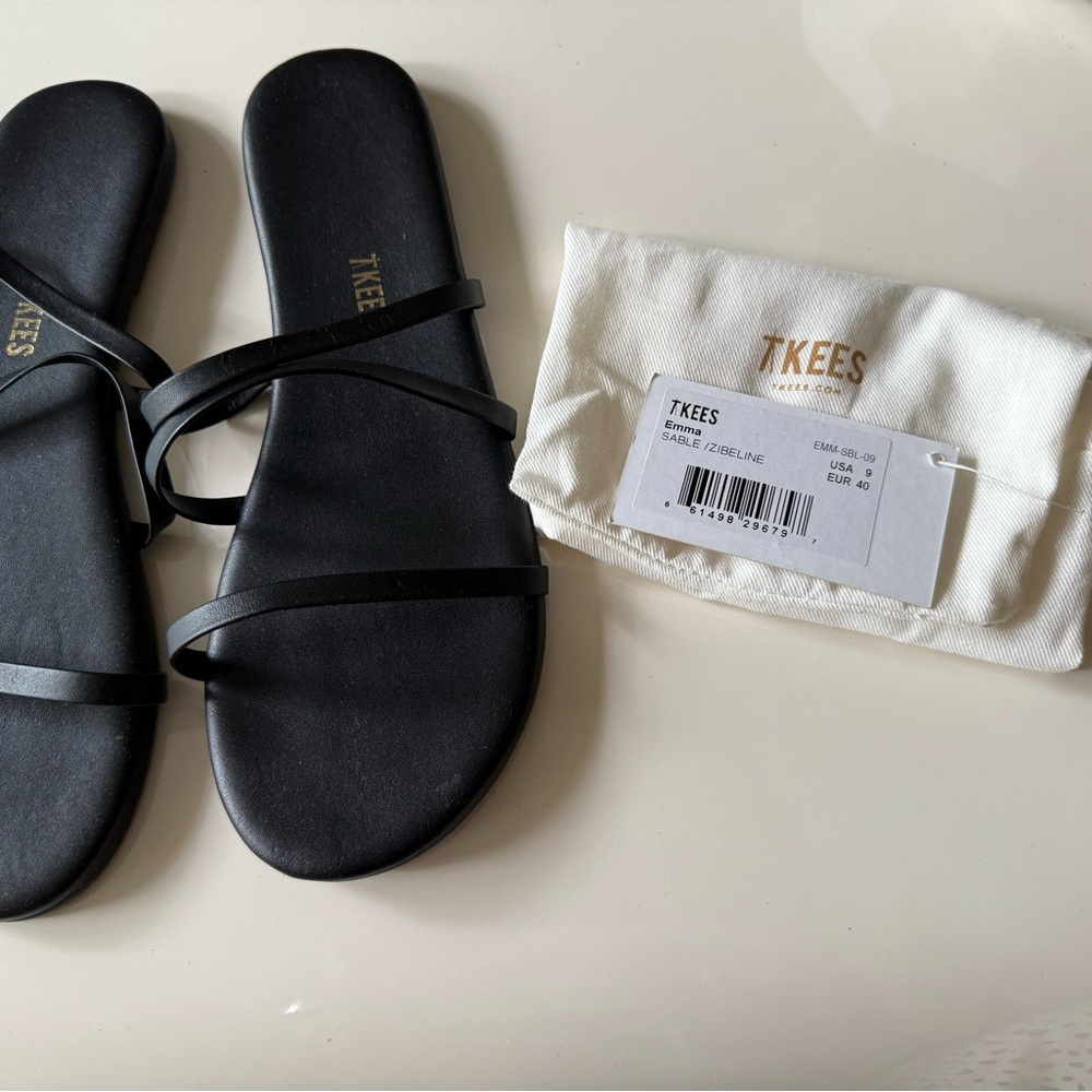 TKEES Black Strappy Sandals | Emma - Sable/zibeline